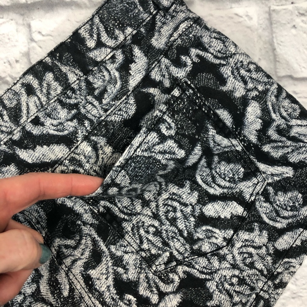 H&M shorts. Size 8 - Picture 6 of 10
